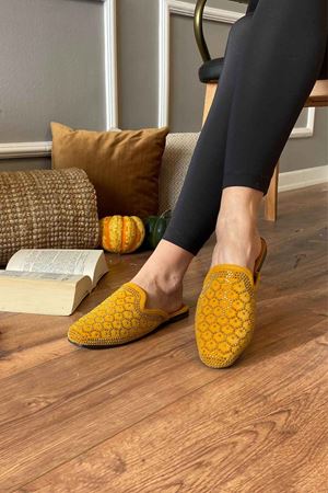 Oslo   Hardal Taşlı Desen İşlememi Kapalı  Ev Terliği  