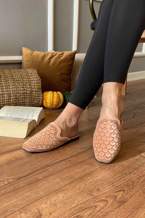 Oslo   Pudra Taşlı Desen İşlememi Kapalı  Ev Terliği  