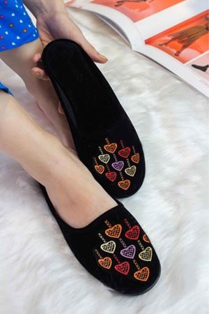 Marco  Siyah Kalp Nakış İşlemeli Yuvarlak Burunlu Ev Terliği 