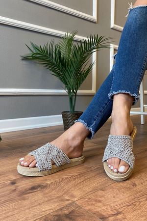 Jolly   Gri Hasır İşlemeli Çapraz Bantlı  Terlik  