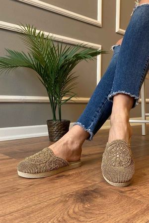 Prag  Vizon Hasır İşlemeli Önü Kapalı Terlik  