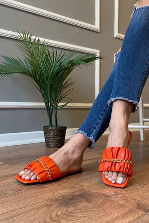 Lenora  Kırmızı Zincir Kemerli Büzmeli   Terlik 