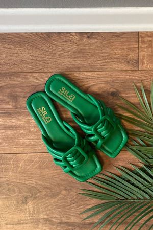 Velma Yeşil Şerit Kemerli  Kemer Tokalı Detaylı  Terlik