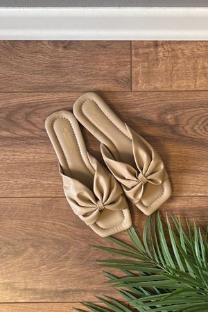 Madrid  Açık Vizon Düğümlü Suni Deri  Terlik 