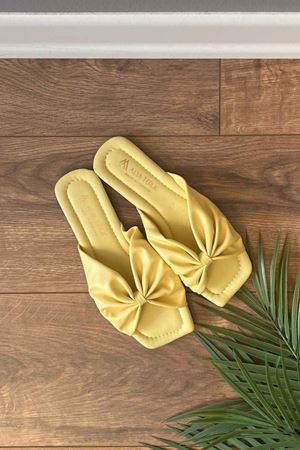 Madrid  Sarı Düğümlü Suni Deri  Terlik 