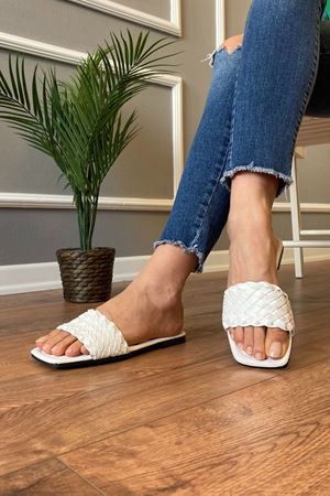 Maya Beyaz İnce Örgülü  Tek Bantlı Terlik  