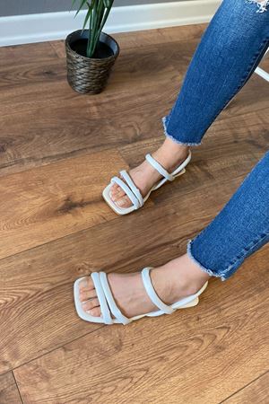 Penya   Beyaz Çift  Kemerli  Sandalet