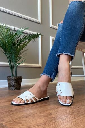 Alison Beyaz Yandan Bağcıklı Suni Deri Terlik 