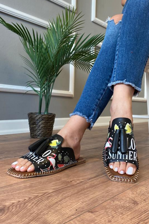 Versa Siyah Baskılı Püsküllü Suni Deri Tek Bantlı Terlik 