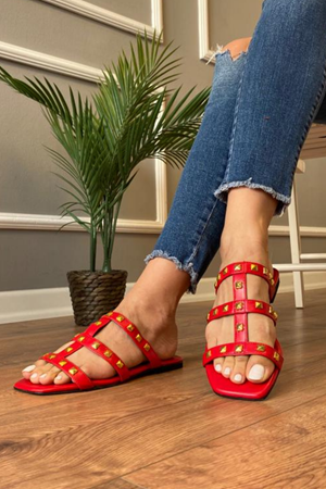  Lara Kırmızı Üç Bantlı Zımbalı  Terlik 