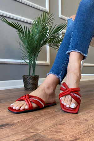 Soppy Kırımızı Çapraz Bantlı Taş İşleme Detaylı Terlik  