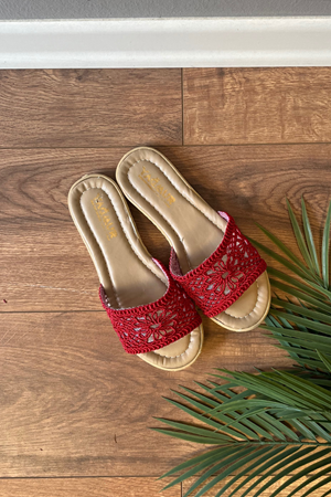 Belgrad  Kırmızı Çiçek Desen Hasır İşlemeli  Terlik  