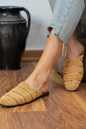 Ribon  Hardal Hasır Şerit İşlemeli Önü Kapalı Terlik 
