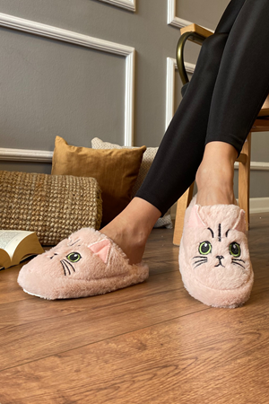 Hary  Pudra Kedi Figür İşlemeli Önü Kapalı  Ev Terlik 