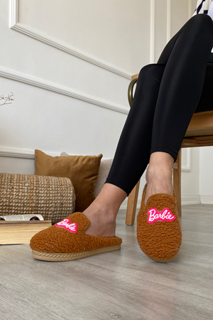 Victor Taba Yüksek Tabanlı Barbie Baskılı  Önü Kapalı Ev Terliği   