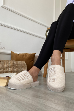 White Bej Hello Baskılı İşlemeli Önü Kapalı  Ev Terlik 