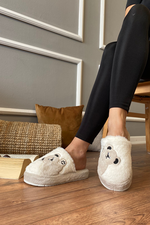 Papi Bej Panda  Baskılı İçi Tüylü  Önü Kapalı Ev Terliği 