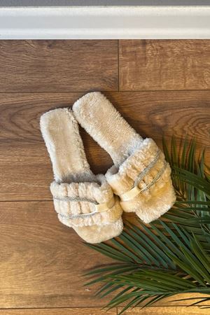 Alonzo Bej Yandan Taş Kemer Detaylı  Tüylü  Ev Terliği  