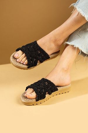 Hostic Siyah  Çapraz Bantlı Hasırlı İşlemeli Yüksek   Tabanlı Terlik