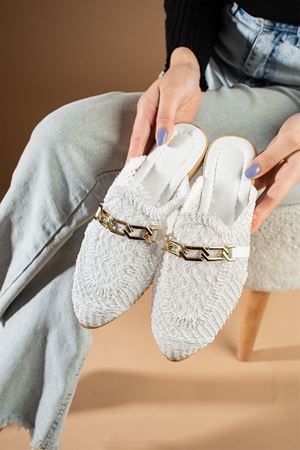 Verona   Beyaz Hasır İşlemeli Zincir Tokalı  Terlik 