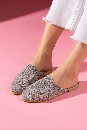 Emma  Gri Hasır İşlemeli   Önü Kapalı Terlik