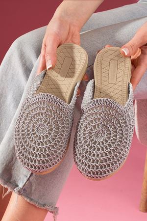 Ottawa  Gri Dairesel Hasır İşlemeli Önü Kapalı Terlik  