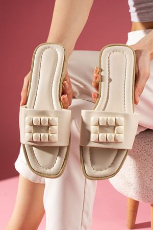 Daglıs Bej  Dikdörtgen Plastik Tokalı Tek Bantlı Terlik  