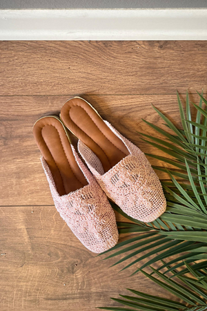 Ceylin  Pudra Çiçek Desenli Örgülü Önü Kapalı Terlik 