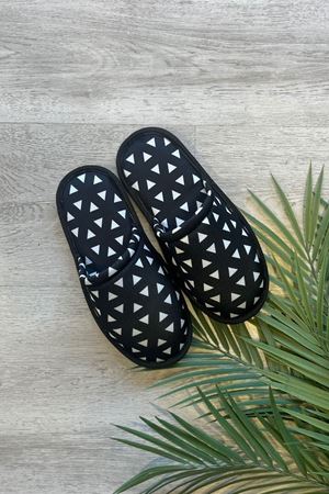 Alice Siyah Üçgen Desenli Ev Terliği 