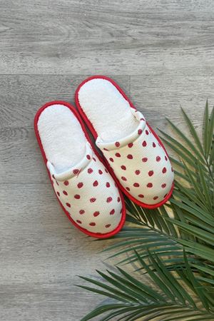 Alice Beyaz Kırmızı Çilek Desenli Ev Terliği