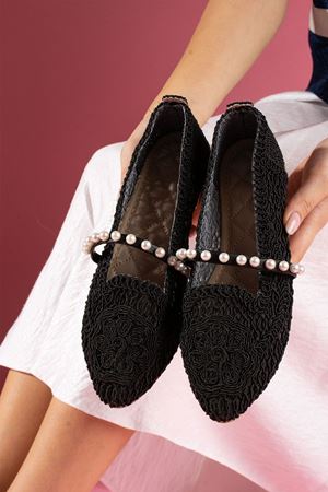 Barta Siyah Oval Nakışlı İnci Kemerli Babet 