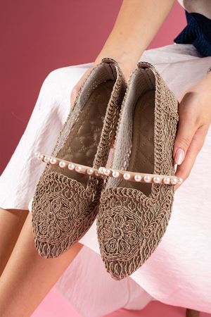 Barta Vizon Oval Nakışlı İnci Kemerli Babet 