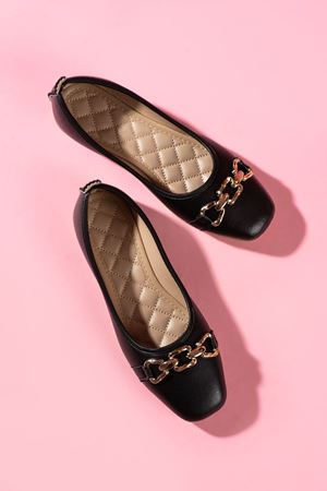 Kedja Siyah Cilt Zincir Aksesuarlı Babet 