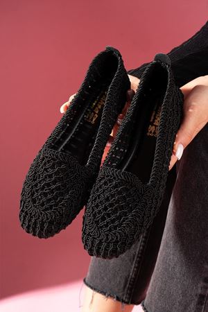 Celina Siyah Oval Saraç Nakışlı Triko Babet