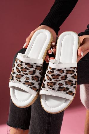 Lorenza Beyaz Zeminli Leopar Desenli Triko Terlik