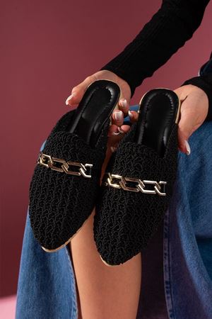 Novella Siyah Zincir Kemerli İşleme Detaylı Önü Kapalı Terlik 