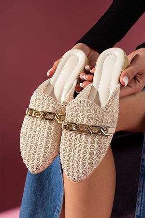 Novella Bej Zincir Kemerli İşleme Detaylı Önü Kapalı Terlik 