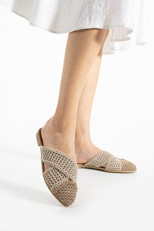 Simpa Bej Vizon İki Renkli Önü Kapalı Çapraz Bant Detaylı Örgü Triko Terlik