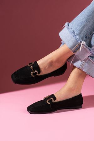 Kendy Siyah Süet Saraçlı Gold Aksesuarlı Loafer Ayakkabı Babet 