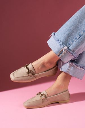 Kendy Bej Süet Saraçlı Gold Aksesuarlı Loafer Ayakkabı Babet