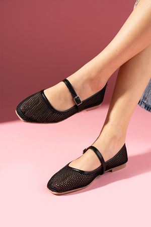 Neti Siyah Fileli Kemer Detaylı Babet 