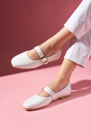 Dessy Beyaz Rugan Kalın Bantlı Babet