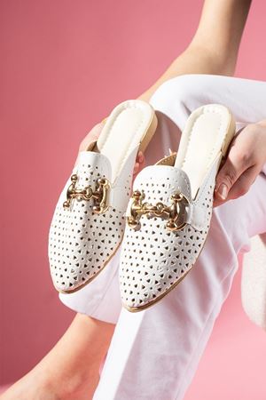 Pavina Beyaz Lazer Kesim Cilt Deri Gold Aksesuarlı Terlik 