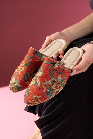 Sedrix Kırmızı Çiçek Desenli Önü Kapalı Terlik