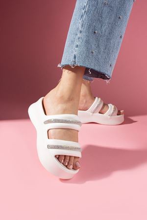 Luxora Beyaz Eva Taş Şeritli Çift Bantlı Poliüretan Islak Zemin Terlik