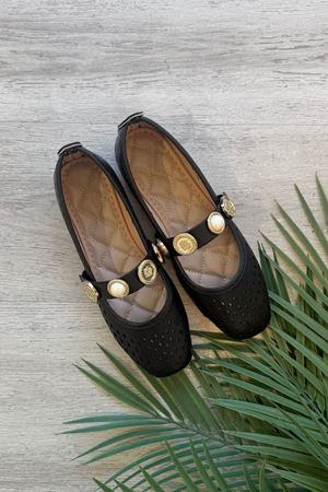 Stamp Lazerli Siyah İnci ve Mühür Aksesuar Bantlı Babet 