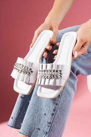 Thor Beyaz Katlamalı Yaprak Taş Detaylı Terlik