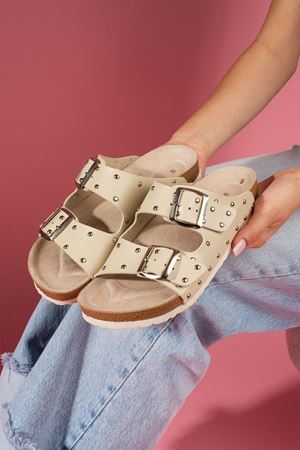Troky Bej Çift Bantlı Metal Tokalı Zımba Detaylı Kadın Terlik
