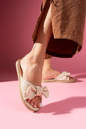 Vanta Bej Hasır Sarma Detaylı Fiyonklu Terlik