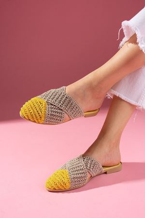 Simpa Sarı Vizon İki Renkli Önü Kapalı Çapraz Bant Detaylı Örgü Triko Terlik 